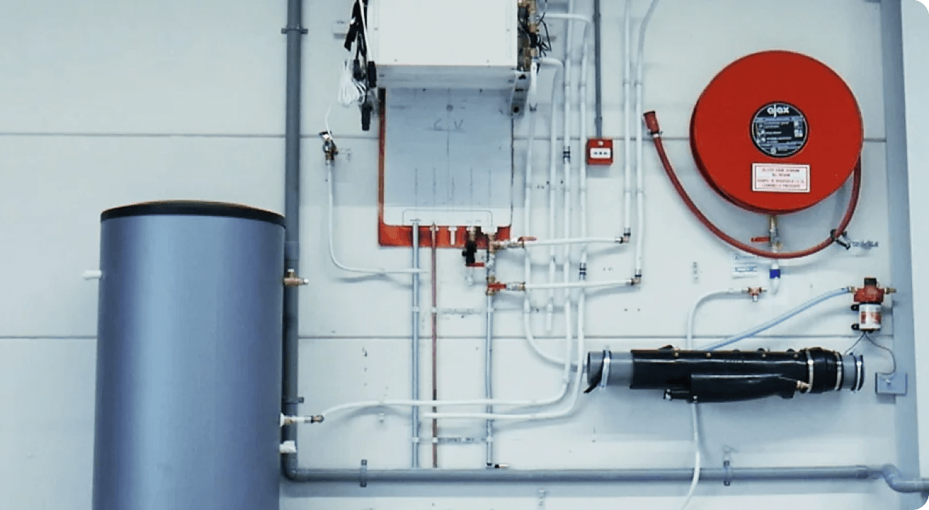 Impressie van de installatie van de HeatCycle warmtepomp, gepresenteerd door DeWarmte.