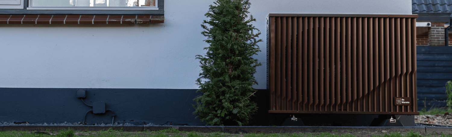 Bannerbeeld van de geïnstalleerde Pomp-AO warmtepomp.